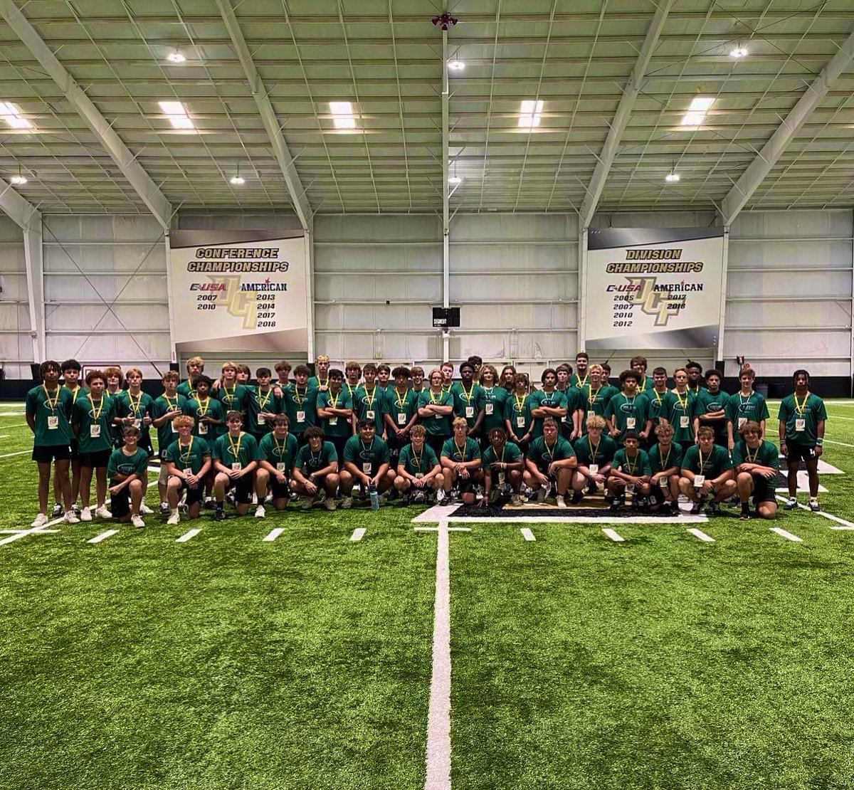 Thank u <a href="/UCF_Football/">UCF Football</a> for welcoming <a href="/MustangFootball/">Lakewood Ranch Football</a> and showing us your awesome facility!! And also <a href="/JRashadWest/">Rashad West 🏴‍☠️</a> and staff for giving us this opportunity!! Now, let’s go beat Lyman!!💪🏽