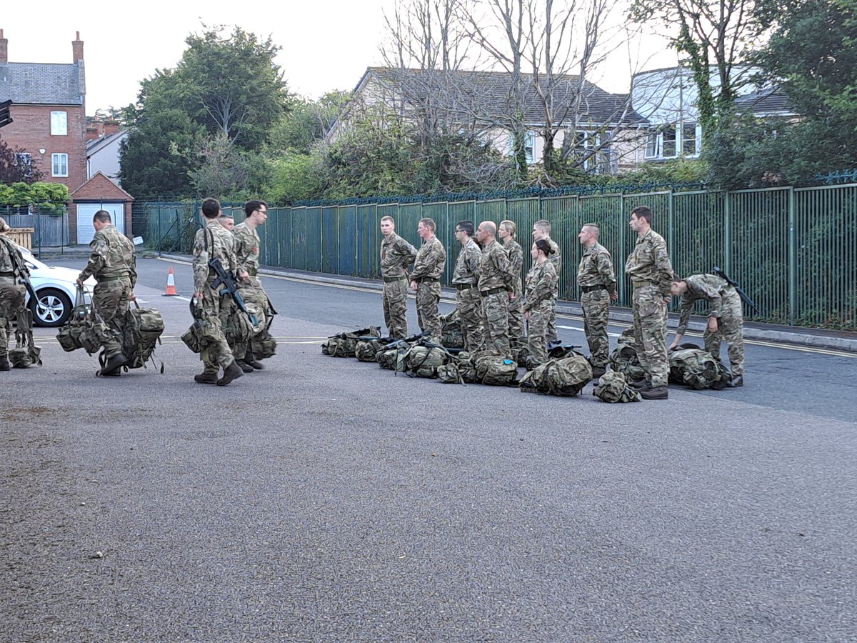 Y Coy's MOD 3 comes to a close tomorrow. 

10 Capbadges 
37 certificates 👏
5 awards ✨️ 
A spot of drill 🗣
100 guests and VIPs 

Proud day 💙 
Weather looking good 👍 

Support from @6RIFLES_CO, @RWxY_CO, @SalamancaBand

Congratulations 🎊 

#Armyreserve #Teamwork #lifeskills