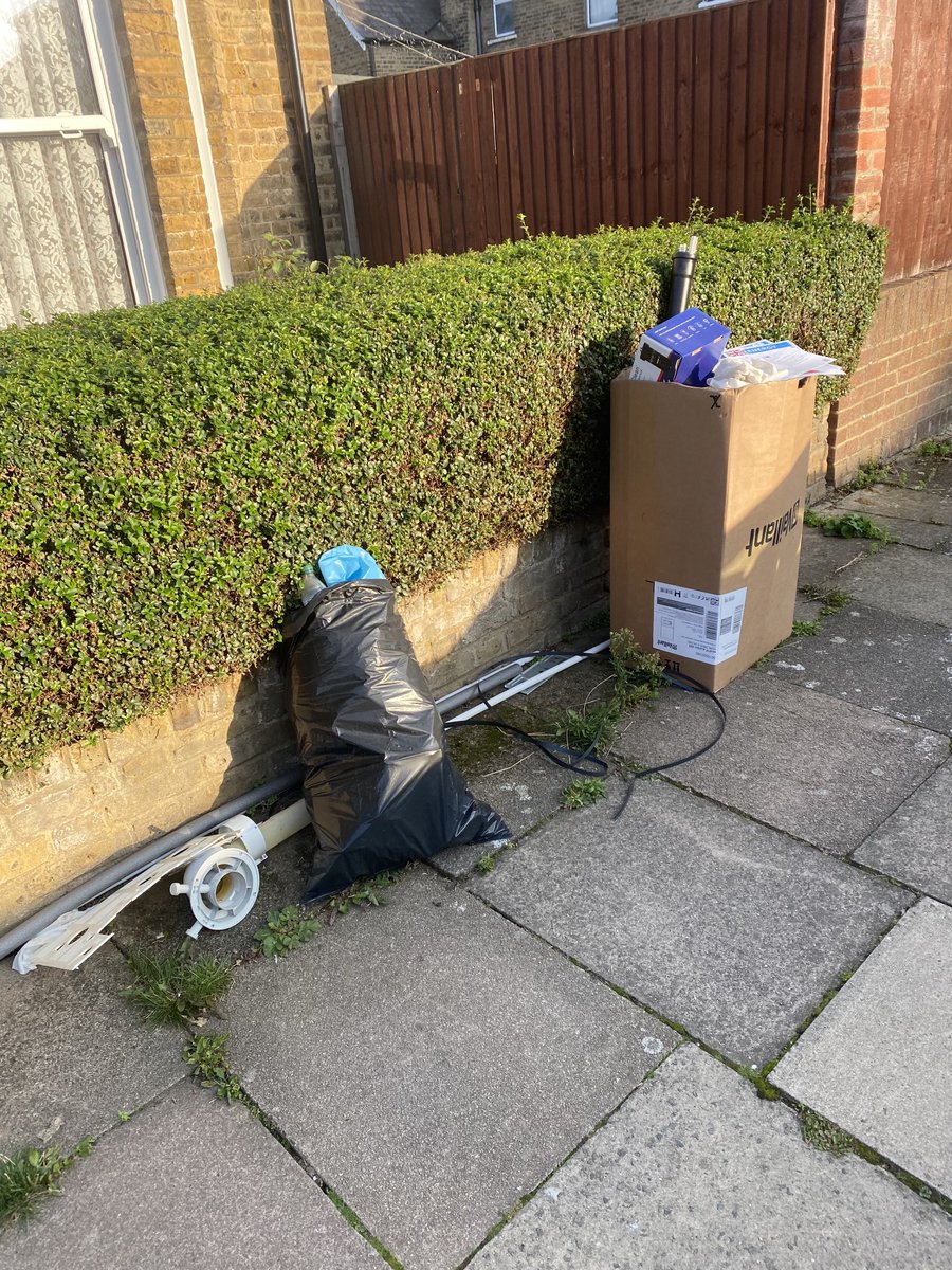nickyt1967's tweet photo. ⁦@haringeycouncil⁩ Purdy changed our boiler today, left this rubbish behind, said it would be collected later and it’s still here and it’s nearly 7pm https://t.co/tsAd3sxbTC