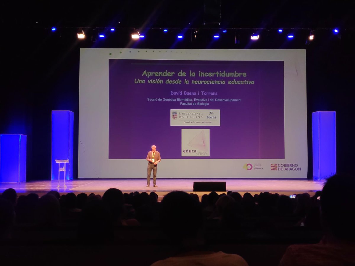 innoeducacion's tweet photo. @DavidBueno33 (@CatedraNEUROEDU) explica que la #Neurociencia permite seguir optimizando las estrategias pedagógicas.

🗣️ “Tenemos muchos datos sobre cómo aprende el cerebro. Depende de cómo enseñemos a nuestros alumnos, lo que aprenden les resultará útil o no en el futuro”. https://t.co/Db6a8IiKsK