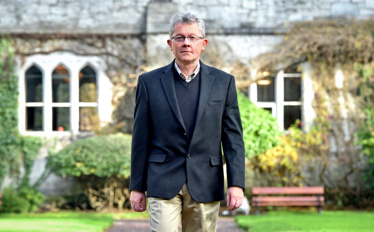 QuantaMagazine's tweet photo. An experiment led by the Oxford condensed matter physicist J. C. Séamus Davis all but settles the origin of high-temperature superconductivity. “I’ve worked on this problem for 25 years, and I hope I have solved it. I’m absolutely thrilled.” https://t.co/lq4kof72aT https://t.co/2wbiP8gRGV