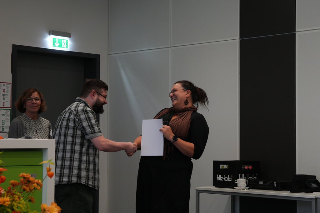 mpaed2022's tweet photo. #impressionen #mpaed2022 Abschluss und Posterpreisverleihung https://t.co/TdIINQ0Znh