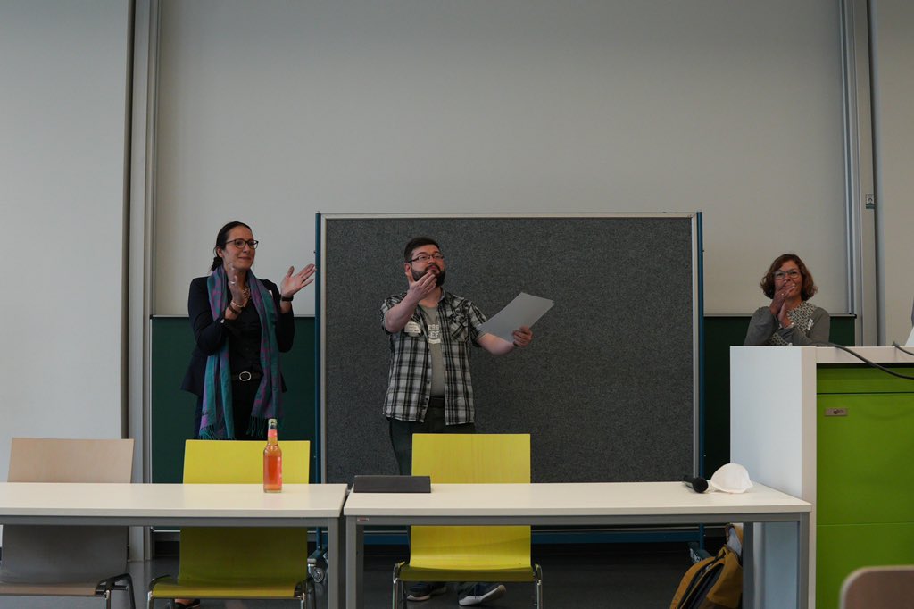 mpaed2022's tweet photo. #impressionen #mpaed2022 Abschluss und Posterpreisverleihung https://t.co/TdIINQ0Znh