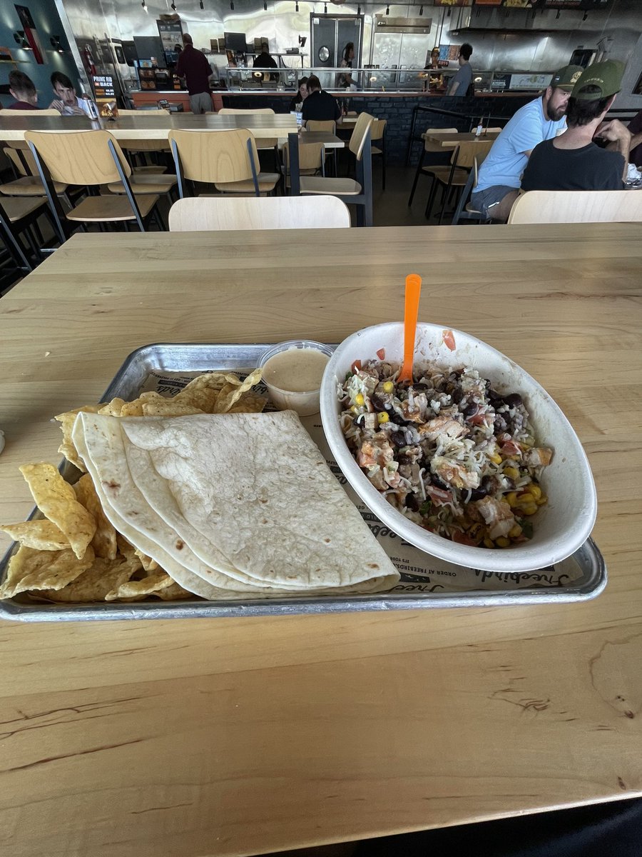 tamuslam's tweet photo. Chipotle could never, freebirds for life 🫵🏻 https://t.co/I6MIJS1Zxa