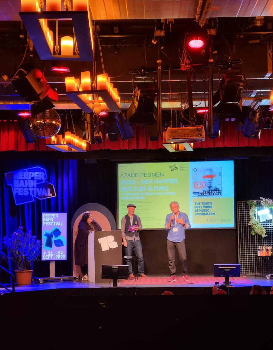 onlinerin's tweet photo. So stolz auf @COSMO__ARD! Unser Podcast "DESO - der Rapper, der zum IS ging" hat beim @Reeperbahn_Fest den „International Music Journalism Award“ in der Subkategorie “Beste Musikjournalistische Arbeit des Jahres” gewonnen. Gratuliere @BlickWert ACB Stories uvm! @WDR @ARD_Presse https://t.co/NtpROc9fRZ