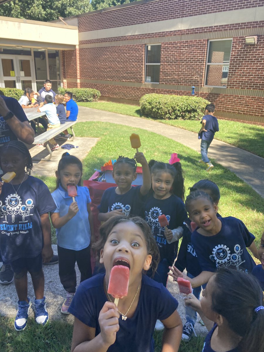 MsfitzpatrickUF's tweet photo. Celebrating Hispanic Heritage month with paletas! Complete with a paleta cart made by our wonderful Mrs. Tansey 🍦 https://t.co/bjfBg3O61h