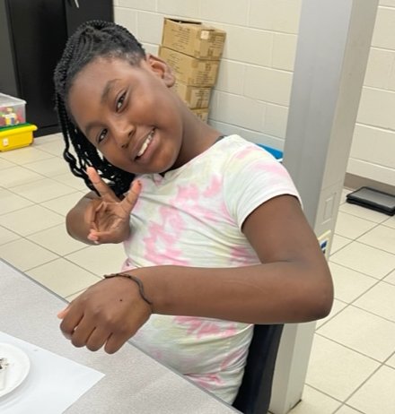 FairStreetSTEM's tweet photo. 5th Graders love invertebrates!  Did you know that earthworms are light sensitive and absorb oxygen through their skin?  That's why they come up for air when it rains! @GCSS_FS @GCSSK12 @GCSS_STEAM https://t.co/LzQJV9Issv