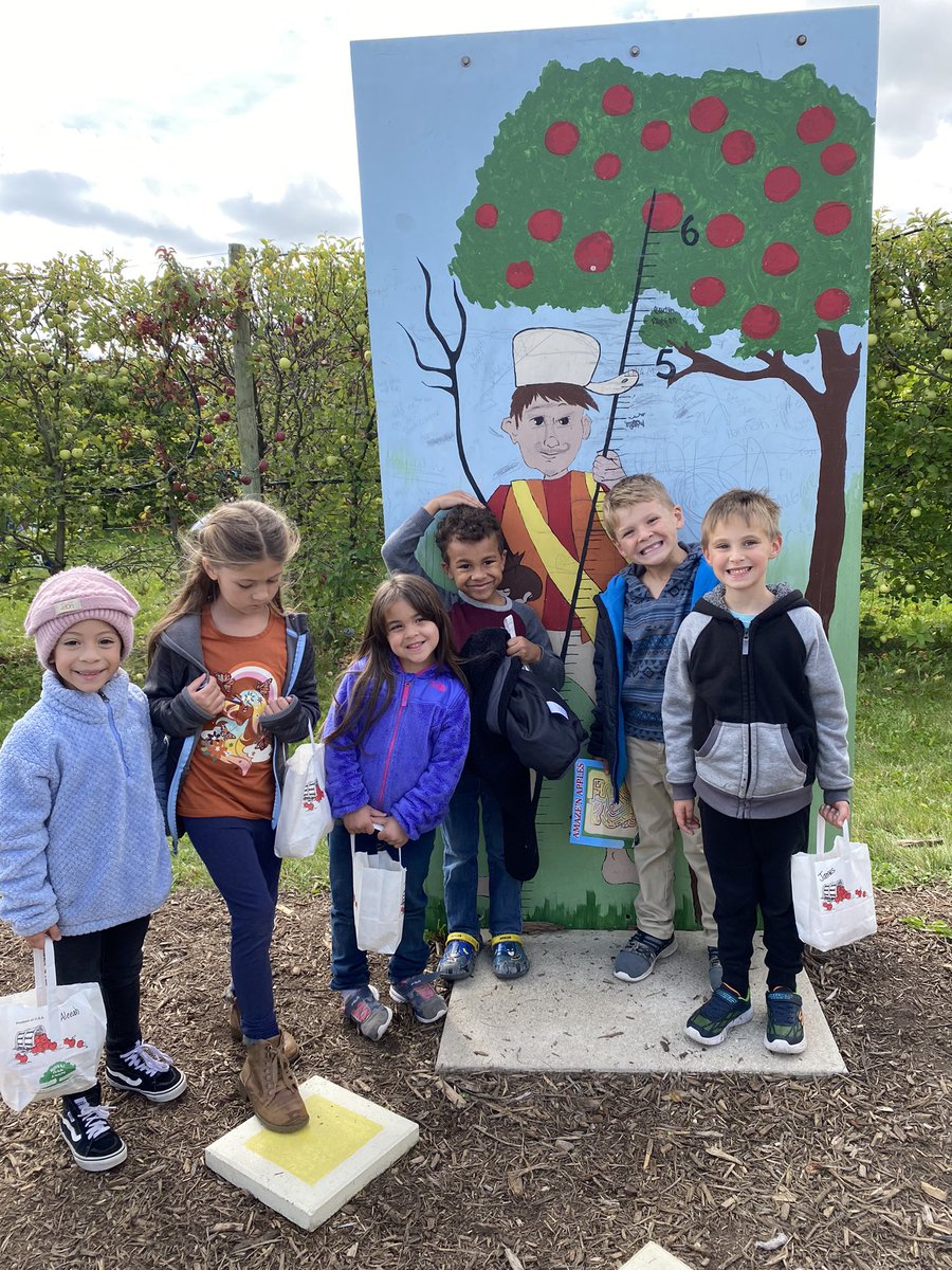 dclingingsmith1's tweet photo. We had an amazing day for our first field trip to the apple orchard!!! π #fabulousfirsties #fieldtripsareback #appleorchard @VV_Voyagers https://t.co/LQNt6qKs7U
