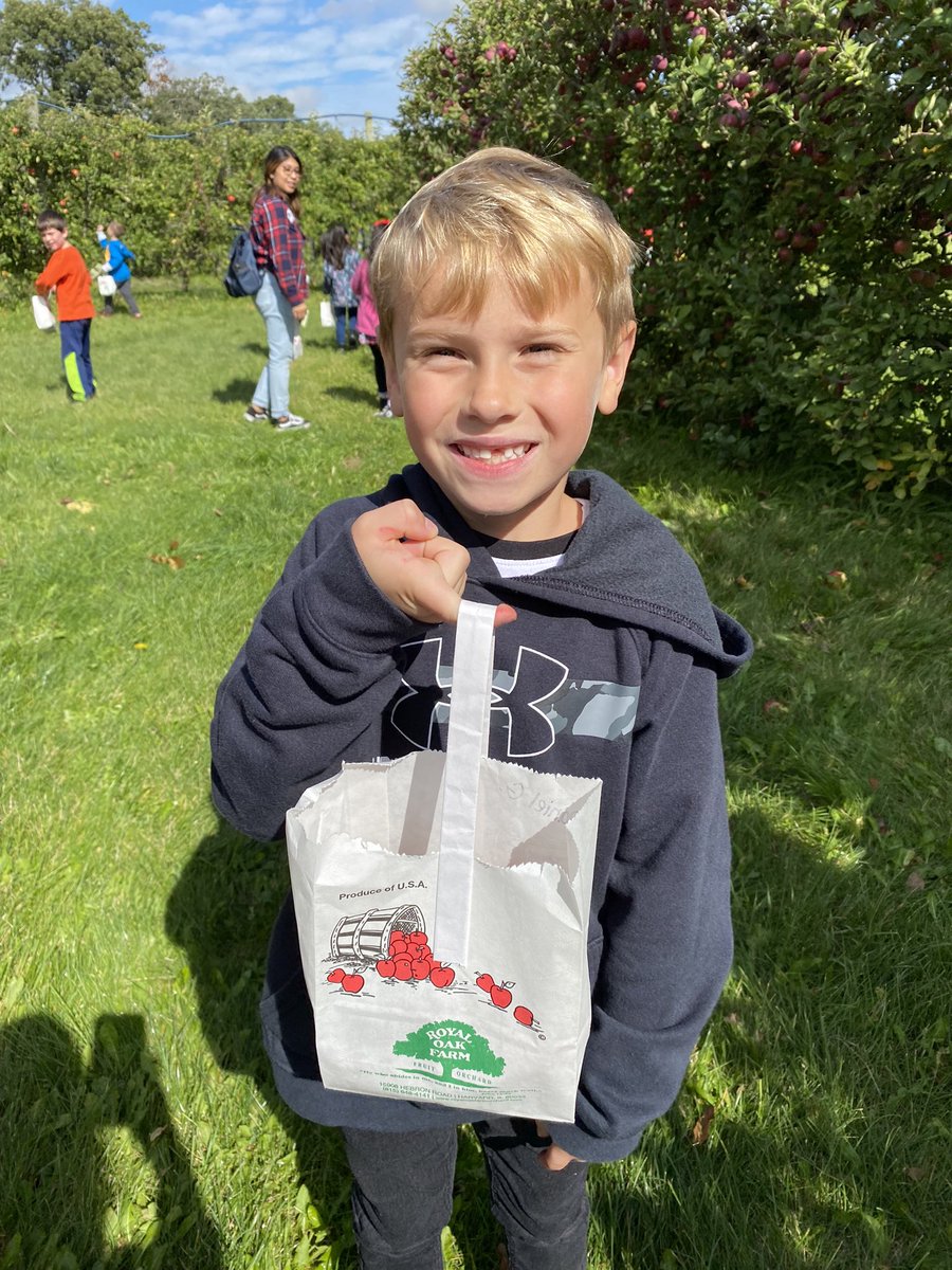 dclingingsmith1's tweet photo. We had an amazing day for our first field trip to the apple orchard!!! π #fabulousfirsties #fieldtripsareback #appleorchard @VV_Voyagers https://t.co/LQNt6qKs7U