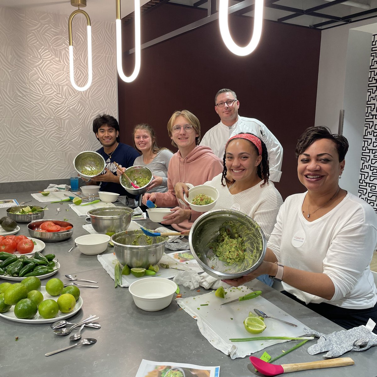 CatawbaDining's tweet photo. Our inaugural #teachingkitchen with District Chef Shawn Kravis!

Homemade #guacamole and it was DELISH!

Be sure to keep up with our Instagram for upcoming Teaching Kitchens! https://t.co/1U3ViGVtlM