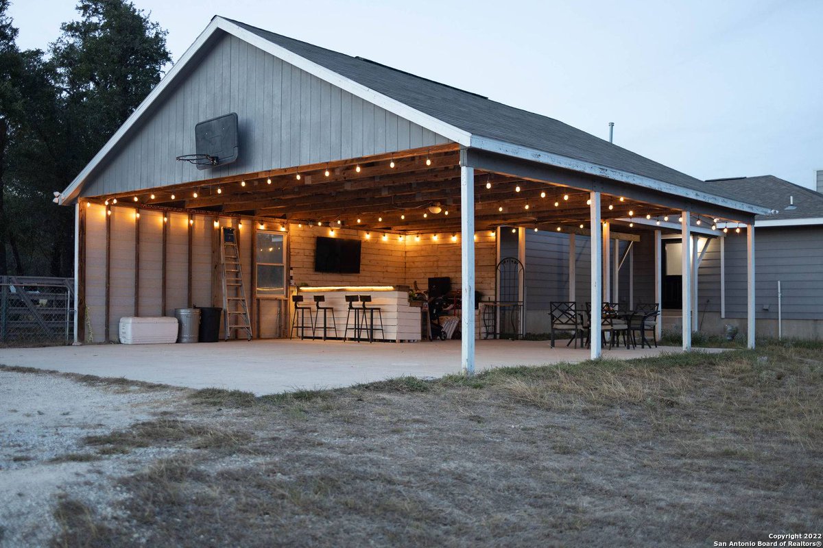 rowdyrealtor210's tweet photo. 6 acres in Pipe Creek, TX!!
This 4 bed/3 bath home is your perfect place to call home and even has a chicken coop!
https://t.co/4zvSbXIDme
#GrellRealtyGroup #UTSA #PipeCreek #Acreage https://t.co/DDhhCFfMI7
