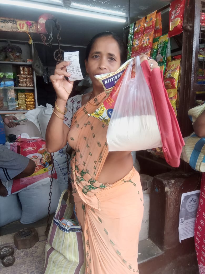 wbdfs's tweet photo. Distribution of Festive Items is going on under Duare Ration in Kolkata South area.
#KhadyaSathi
#DuareSarkar
#FestiveItems
#EgiyeBangla
@egiye_bangla https://t.co/Xjeeh9HyC2