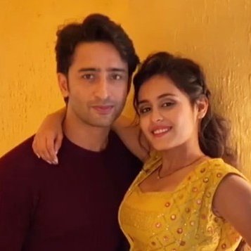 RheShaian_27's tweet photo. "Kuch rahe na rahe teri mohabbat ka sahara rahe,
Pyar main dooba, hamesha ye dil hamara rahe,
Khushian teri, saare ghum mere ho dua yahi hai,
Ankhoon mein sada chehra tumhara rahe"

#rhesha #mishbir #ShaheerSheikh #RheaSharma https://t.co/2itcl6N2n7