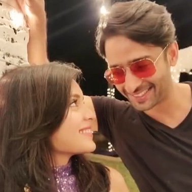 RheShaian_27's tweet photo. "Kuch rahe na rahe teri mohabbat ka sahara rahe,
Pyar main dooba, hamesha ye dil hamara rahe,
Khushian teri, saare ghum mere ho dua yahi hai,
Ankhoon mein sada chehra tumhara rahe"

#rhesha #mishbir #ShaheerSheikh #RheaSharma https://t.co/2itcl6N2n7