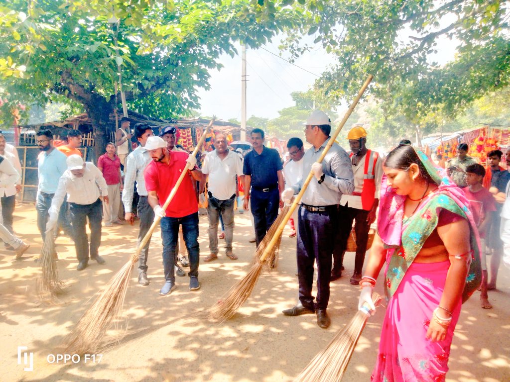 dcgodda's tweet photo. पर्यटन, कला-संस्कृति, खेलकूद एवं युवा कार्य विभाग झारखंड सरकार के निर्देश के आलोक में  आज पथरगामा प्रखंड के  अंतर्गत अधिसूचित पर्यटन स्थल योगिनी मन्दिर और उनके आसपास के क्षेत्रों में साफ-सफाई अभियान तथा पर्यटन स्वच्छता कार्यशाला का आयोजन किया गया। https://t.co/vMI8bibLob