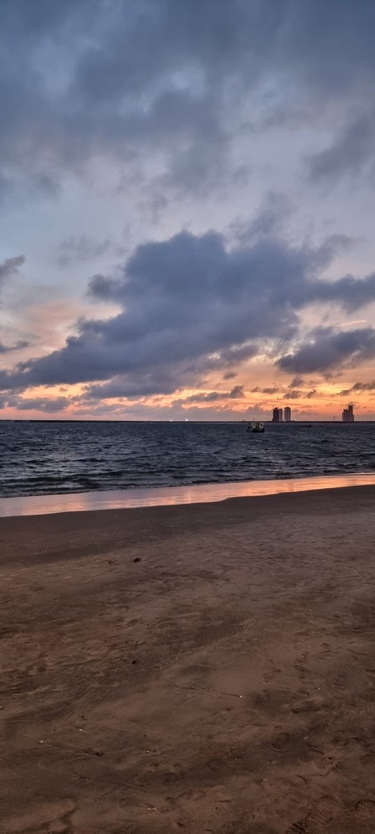 Ebenetbox's tweet photo. Beach Side https://t.co/nRokGcYxt6