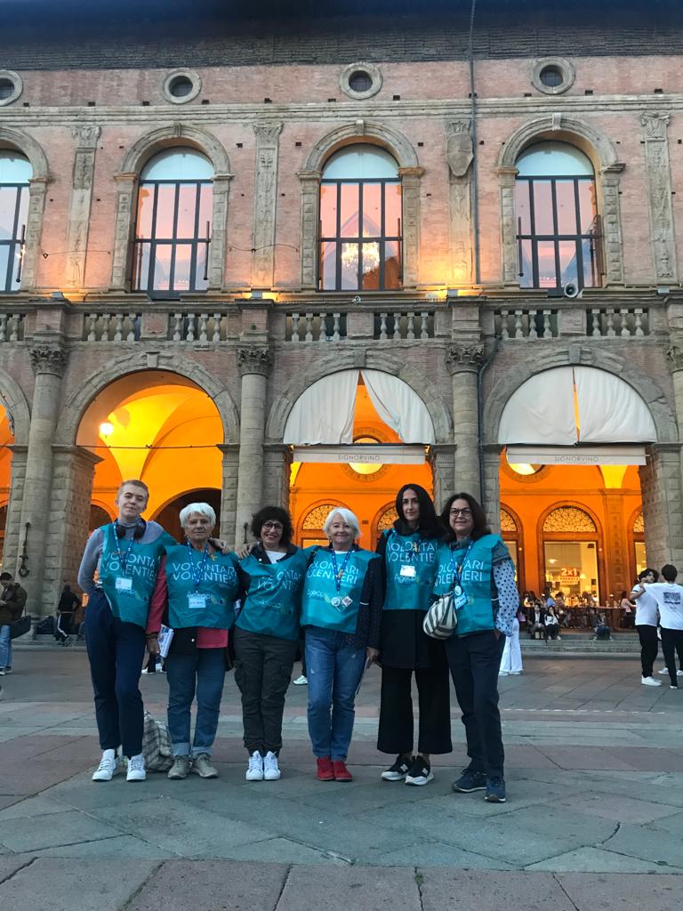 ageopricerca's tweet photo. Ringraziamo il @comunebologna per aver aderito a #GoGold illuminando d’oro Palazzo del Podestà nel cuore della città e aver così acceso l'attenzione dei cittadini sul tema dei tumori infantili.
#accendidoro #accendilasperanza #fiagopaccendilasperanza #gogold #lightupgold #ageop https://t.co/oyGLoOXAe8