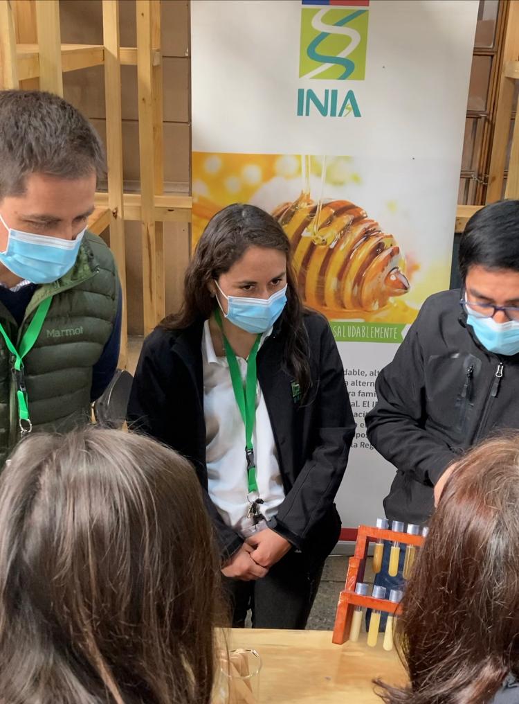 Estamos en #ExpoMundoRural2022  de <a href="/INDAP_Chile/">INDAP_Chile</a> 🤩

Te esperamos para que conozcas la calidad y propiedades de la miel, junto a los especialistas de <a href="/iniaLaPlatina/">INIALaPlatina</a>