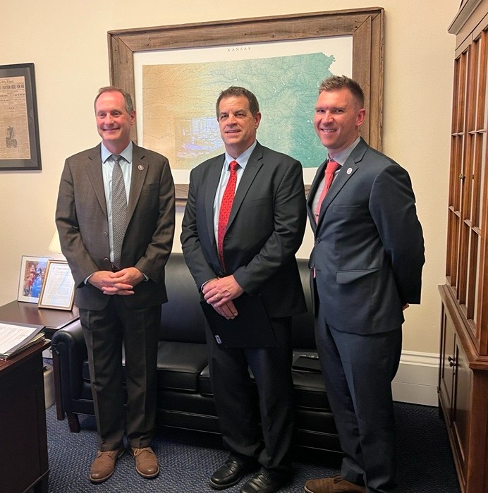 AEMAdvocacy's tweet photo. Today’s precision agriculture technologies are helping crop farmers reduce their environmental impact, increase productivity & yield, and produce better economic results. We appreciate the opportunity to discuss the benefits of precision ag with @RepMann during the #AEMFlyIn! https://t.co/ri6T49X3NK