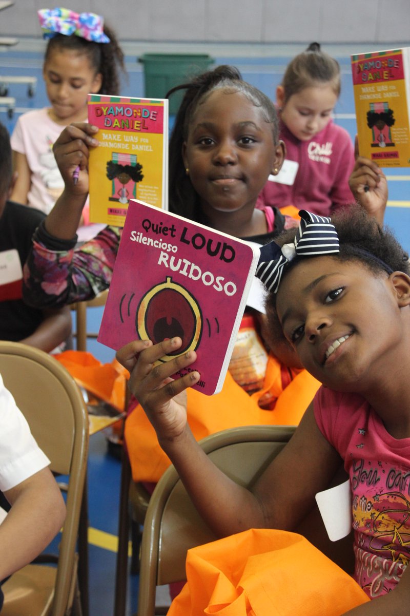 SitStayRead tweet media