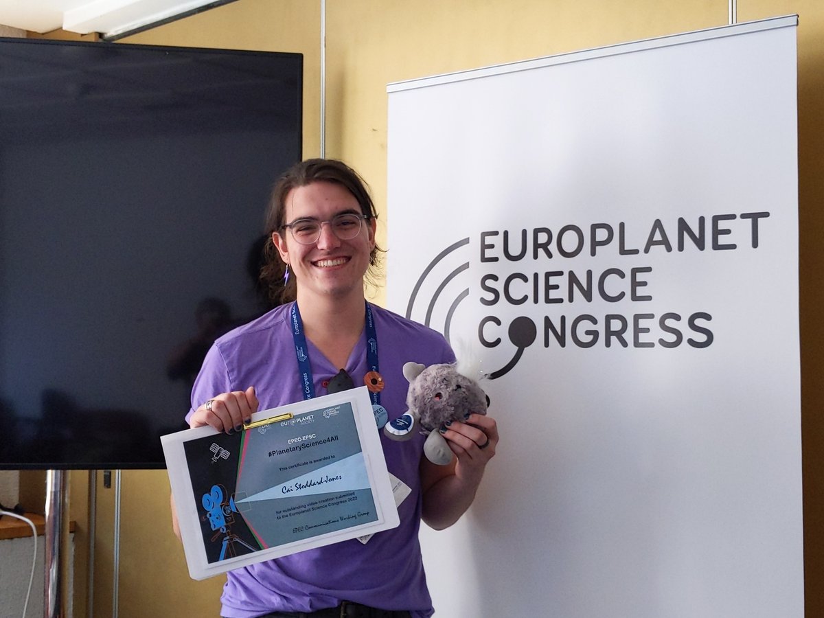 tyseren's tweet photo. Chury is very proud of @senoj_draddots for winning the #PlanetaryScience4All competition #EPSC2022
Well done Cai!
@comet_chasers @faulkestel @cardiffPHYSX
Watch it here: https://t.co/lawXoeSjdw
https://t.co/5jnqkvjLuH https://t.co/n2nxS0tJNf