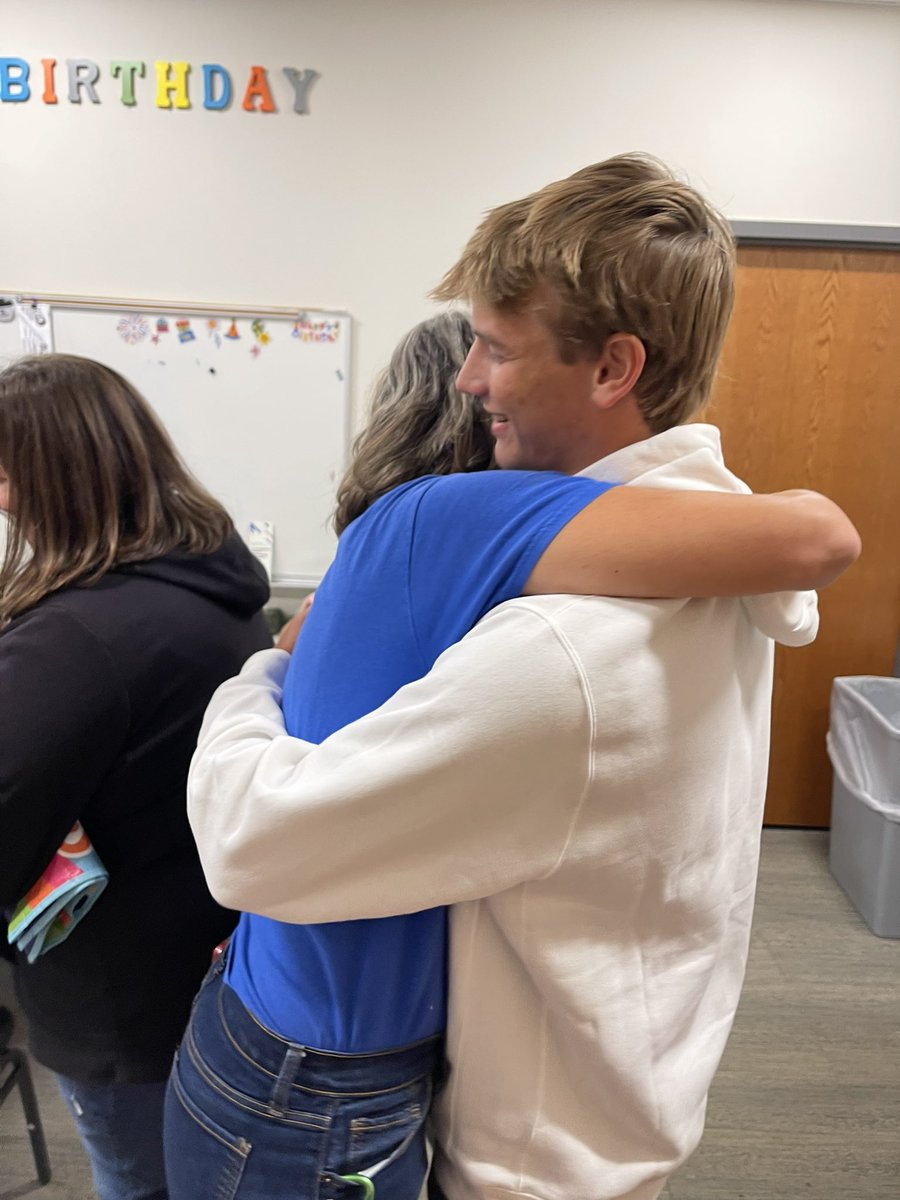 lincolnk8sonju's tweet photo. Magic when Rees Grimsrud came back to visit students and staff! Just look at the faces and you can see how proud we are of our #12! #leader #allstarstudent #qb #lincolnalumni @LincolnK8School @GrimmyTime @konikay22 https://t.co/BhckOopm0N