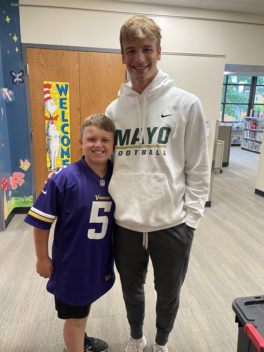 lincolnk8sonju's tweet photo. Magic when Rees Grimsrud came back to visit students and staff! Just look at the faces and you can see how proud we are of our #12! #leader #allstarstudent #qb #lincolnalumni @LincolnK8School @GrimmyTime @konikay22 https://t.co/BhckOopm0N