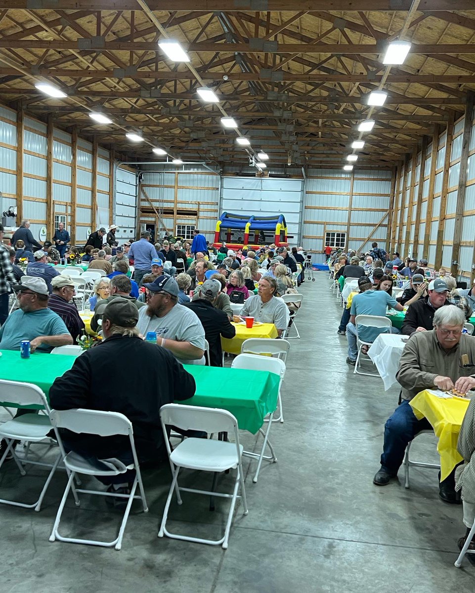 artesianseed's tweet photo. Wow! What a night! Last night we were reminded how blessed we are with amazing friends who are customers and customers who have become amazing friends!! We wish you all a safe and bountiful harvest!  @ChannelSeed #harvest2022 #channelseed https://t.co/SryUMzENjH