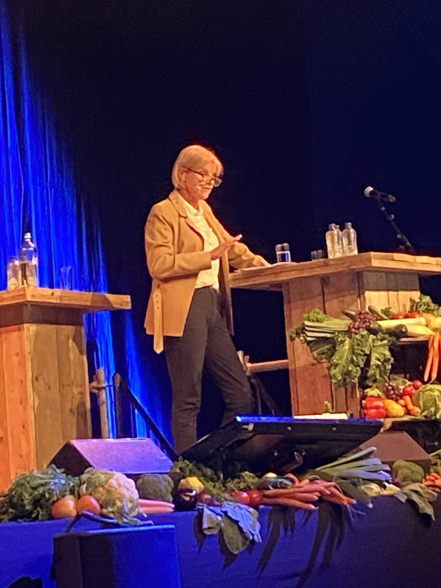 MaartenJVerkerk's tweet photo. Dr. Ir. Sjoukje Heimovara @zijmo van de @WUR : landbouwcrisis in begin van de 20ste eeuw in Limburg overwonnen door innovatie. Ook de huidige crisis kan door innovatie en overwonnen worden. Nodig: gezamenlijke visie en samenwerking boeren, kennissector en overheid. @lltb 4/x https://t.co/y3ZgNFlcAT
