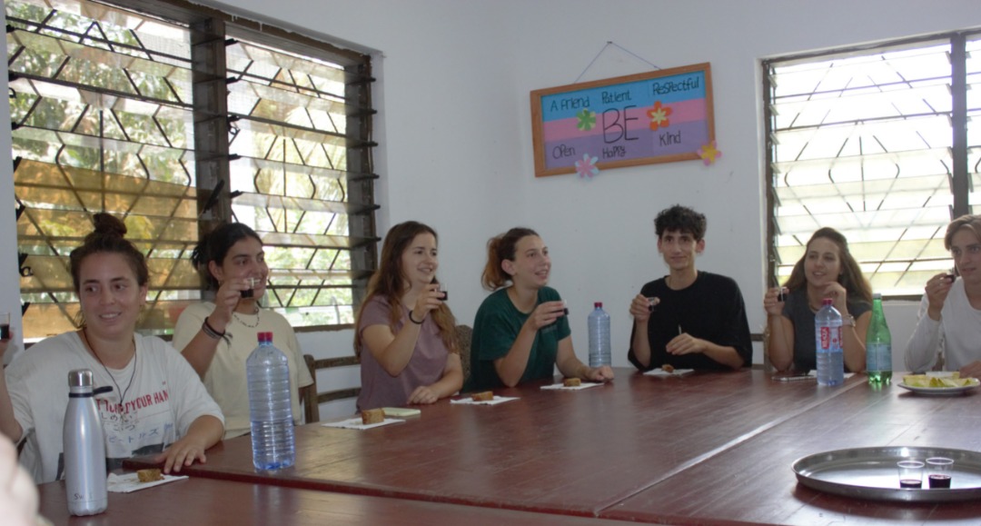 IsraelinGhana's tweet photo. For a couple of years now, we’ve had some amazing young Israelis volunteering their time and expertise to support children in the Winneba Community - #ProjectTen.
Yesterday, H. E. @ShlomitSufa visited the team to inspect some of their impacting projects and activities. https://t.co/ZajqY2ksFq