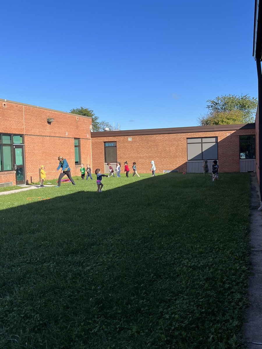 PrincipalRfcps's tweet photo. Pre-k students are enjoying PE! Look at the line of elephants walking slow! Great job @CMESLions #ROAR https://t.co/0lUza0Gdbk