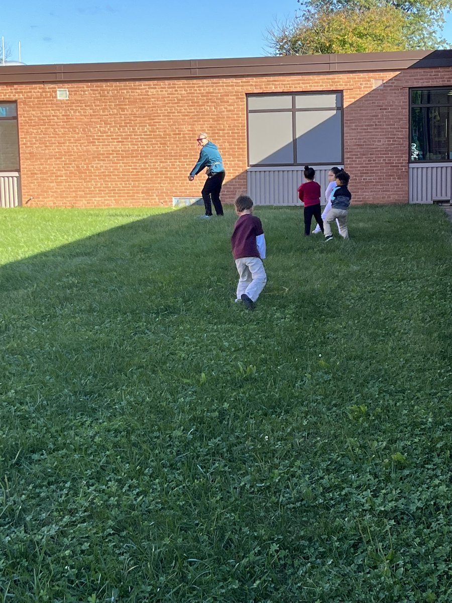 PrincipalRfcps's tweet photo. Pre-k students are enjoying PE! Look at the line of elephants walking slow! Great job @CMESLions #ROAR https://t.co/0lUza0Gdbk