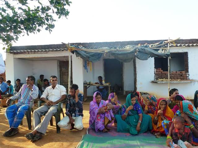 luckydubey123's tweet photo. 95000 of workforce provides services to 40crore rural customers - #SaveGraminBanks
#StopPrivatisation https://t.co/TwV4nCrFKh