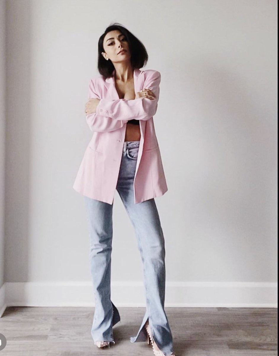 Boss up for Friday ✨💓 @nazaniinkian is a powerhouse in the Le Boss Blazer (sold out on site) but tap to explore the matching Le Boss Pants and the blazer is still available to shop on <a href="/verishop/">Verishop</a> ! #plasticfree