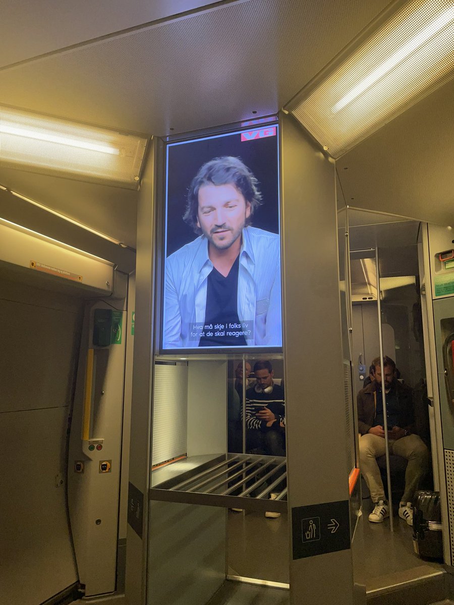 BenjaminBrekken's tweet photo. Blåkkbøster - nå også på flytoget 🎬🍿 https://t.co/up3SyXwSbX