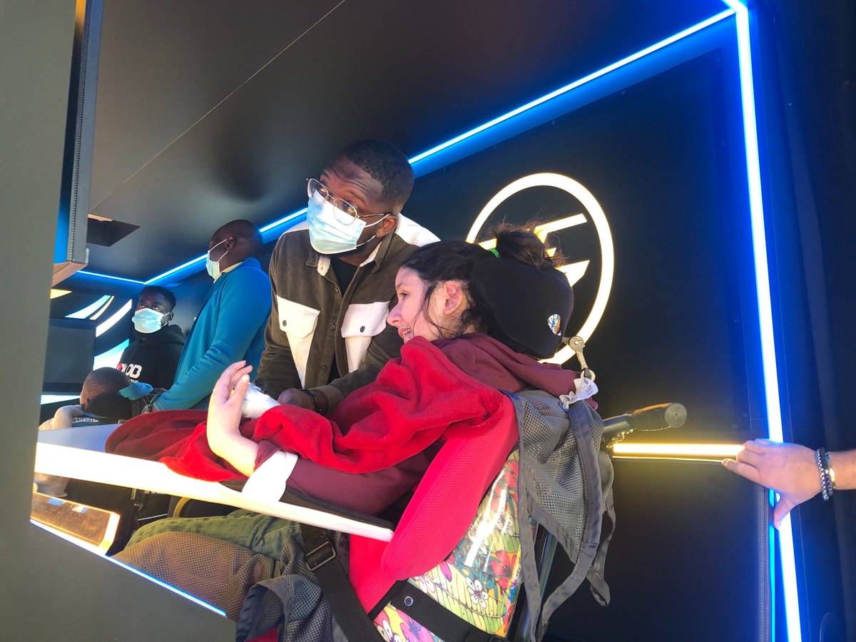 louiscarlVIgnon's tweet photo. 2/5 L'équipe a repris la route pour Angers, Tours et le Mans à la rencontre des enfants et adolescents à mobilité réduite afin de leur offrir une parenthèse de bonheur en leur permettant d’accéder au monde du gaming.
#CKBD #inclusion
⬇️ https://t.co/0b7Nn3wOtr