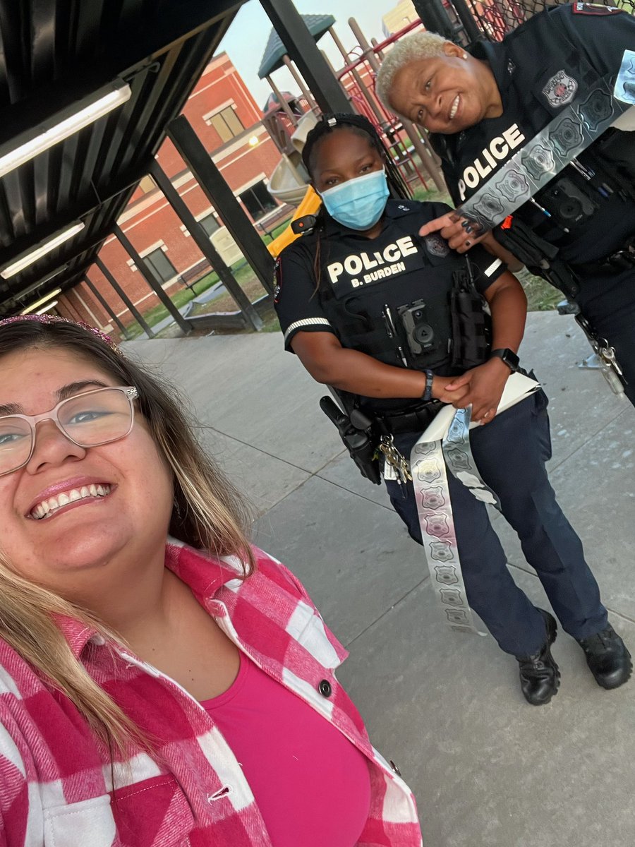 HISDPDCORE's tweet image. High Five at Daily Elementary.@HISDPolice @HoustonISD @HoustonISD @RayKDailyES