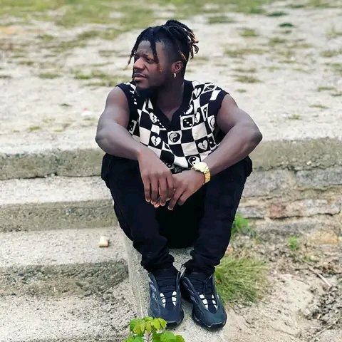 GiC_GiC1's tweet photo. When we help them without SΒ£x they call us MR OTUA - Shatta boy Pop skinny cry π
Small money you give a lady wei .
#Asuoden
#GODISINCONTROL https://t.co/Ffk4qubSAw