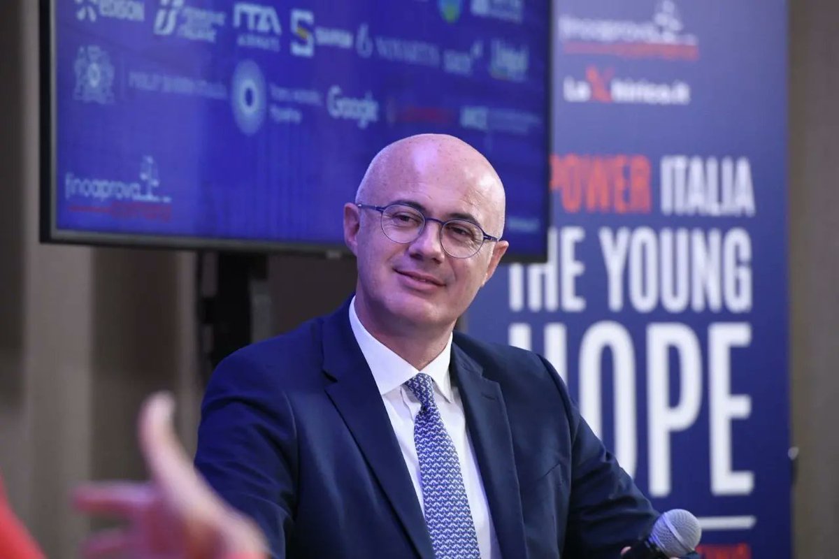 È stato per me un piacere partecipare all'iniziativa #TheYoungHope2022  organizzata da #Repoweritalia e ospite di <a href="/AnnalisaChirico/">Annalisa Chirico</a>. Davanti ai tanti giovani presenti abbiamo affrontato diversi argomenti: politica, istruzione, economia e futuro. facebook.com/10004452888541…