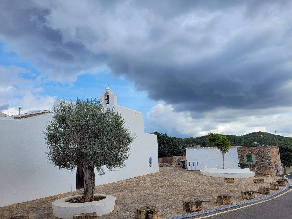 FannyTurRiera's tweet photo. Cel de tempesta #Corona #Portmany #Eivissa #Eivissawapa https://t.co/jFUes5yxMM