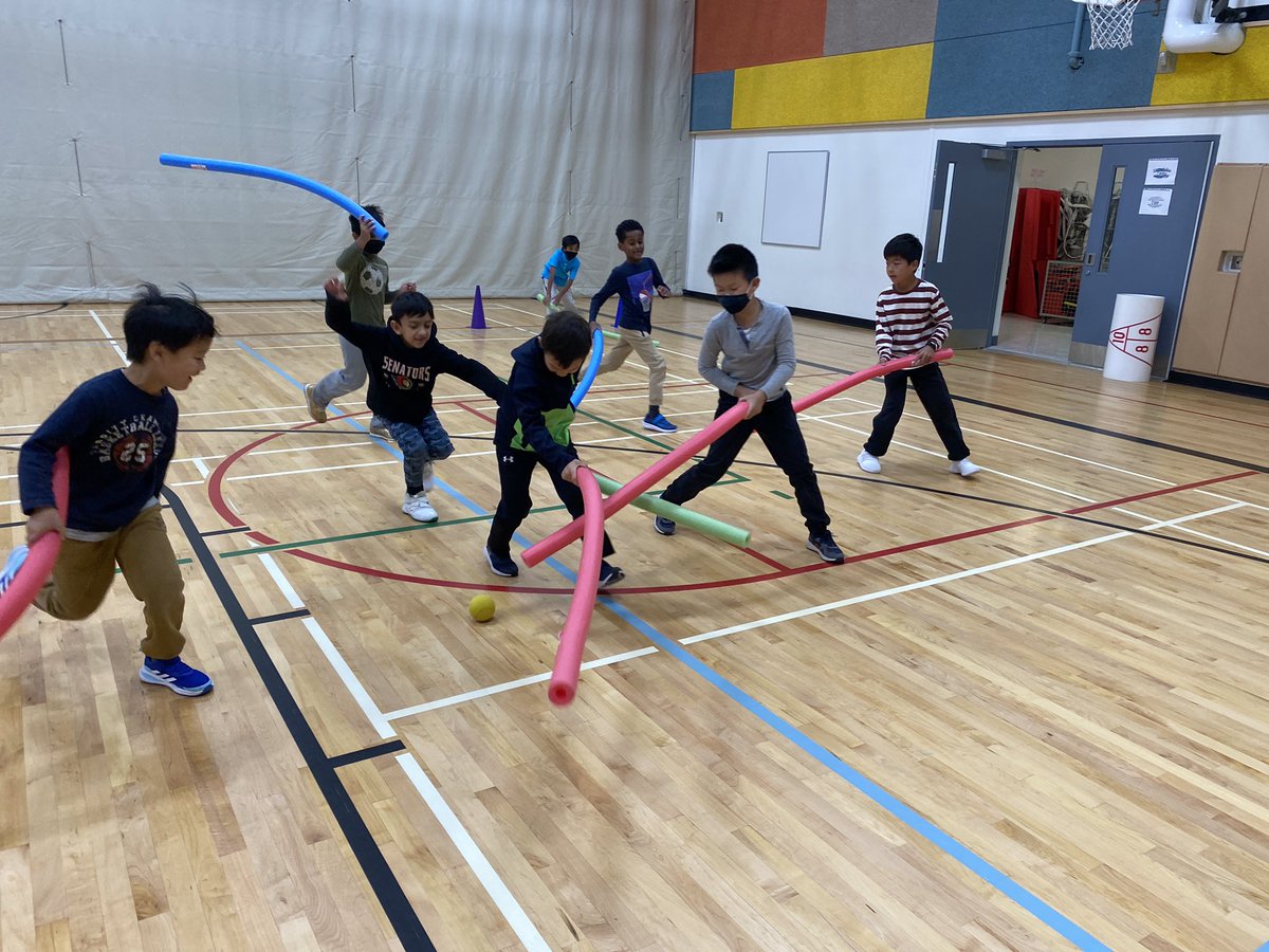 AnneSeniuk's tweet photo. Have you tried playing hockey with pool noodles? Not as easy as it looks but it sure is fun :) @KanataHighlands https://t.co/z7yGWwNc9U