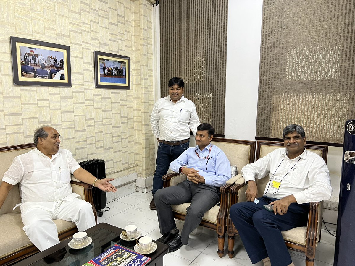 आज मंत्रालय में गुरुकुल काँगड़ी विश्वविद्यालय के कुलपति श्री रूप किशोर शास्त्री जी ने भेंट की।