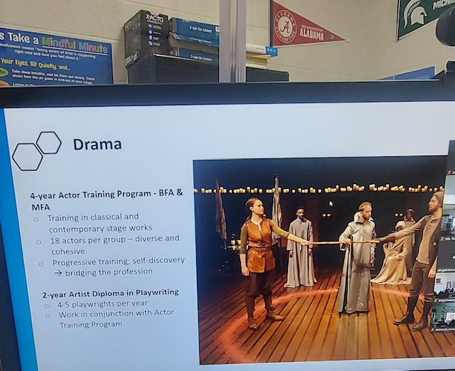 estl189's tweet photo. Campus Spotlight:
Mason Clark Middle School Counselor, Nicole Fulton, brought The Julliard School in for a virtual college visit for her 8th grade students! What an amazing opportunity!! #D189

#collegeandcareerreadiness #futureready #thejuilliardschool https://t.co/Scsx9mvw6y