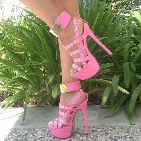 High Heels tweet media
