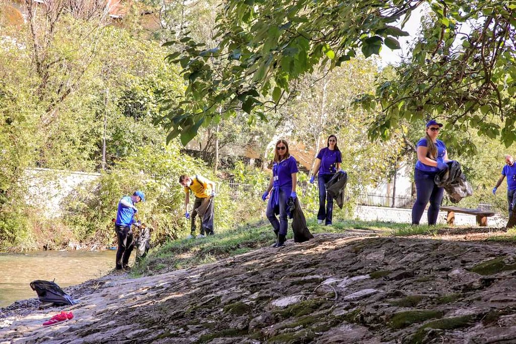 EUAmbME's tweet photo. Combining efficiency with fun! For 5th time, 🇪🇺in🇲🇪 organised the #EUBeachCleanUp! We cleaned Ribnica river🏞 in front of our office. Thanks to 🇪🇺embassies &amp;young 🇪🇺 ambassadors #YEAs who joined us!
Let us together protect beautiful Montenegro🇲🇪 &amp; its nature 🧹🌍🌱💛🌊
#EUzaCG https://t.co/r1Essq7QZ4