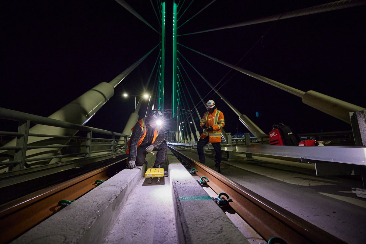 AlstomCanada's tweet photo. The #TeamAlstom involved in the @REMgrandmtl project has completed the installation of #signalling equipment on the South Shore tracks. Congratulations to the teams for the collective effort of the last few weeks! #GroupePMM https://t.co/dPZrtXjg7S