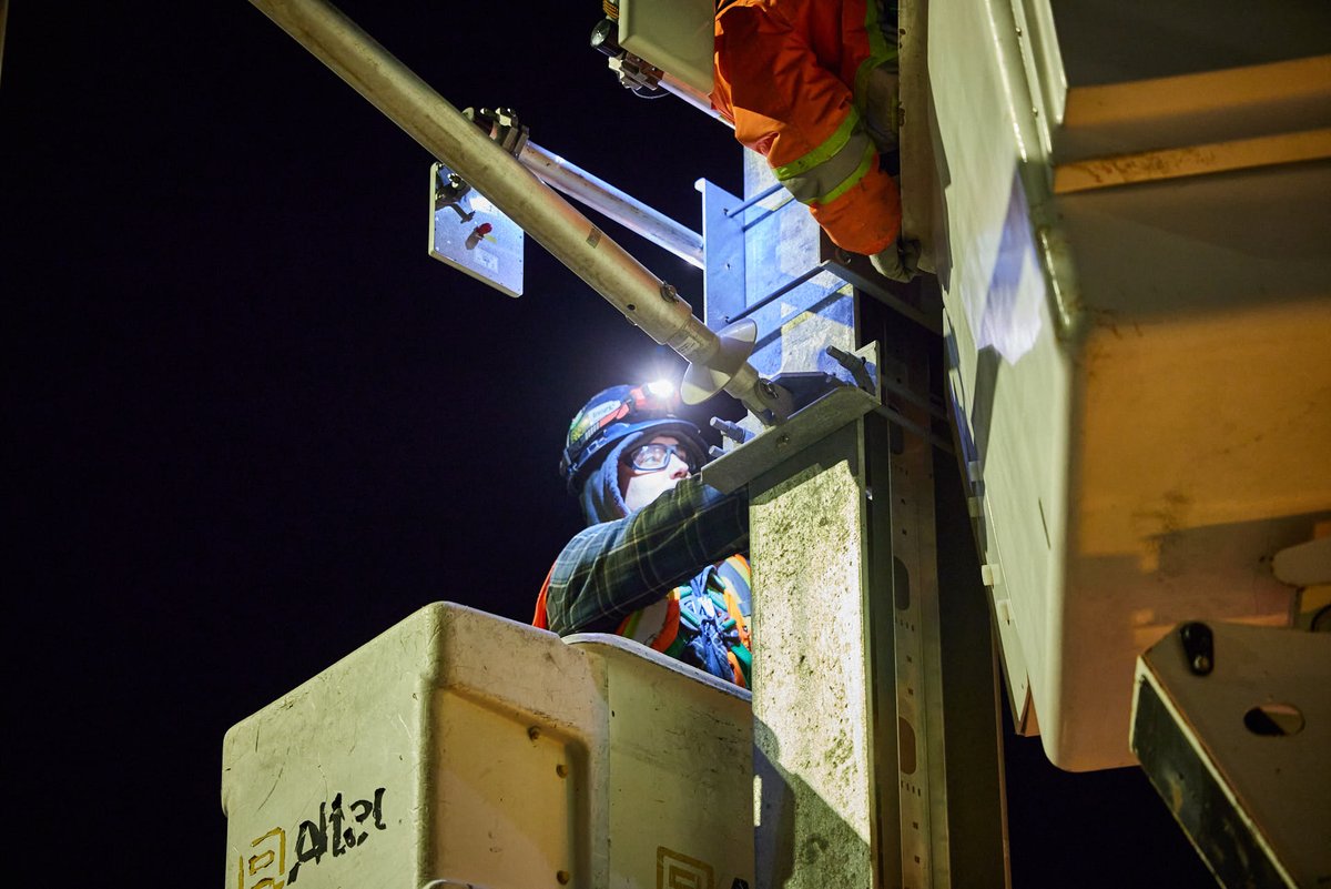 AlstomCanada's tweet photo. The #TeamAlstom involved in the @REMgrandmtl project has completed the installation of #signalling equipment on the South Shore tracks. Congratulations to the teams for the collective effort of the last few weeks! #GroupePMM https://t.co/dPZrtXjg7S