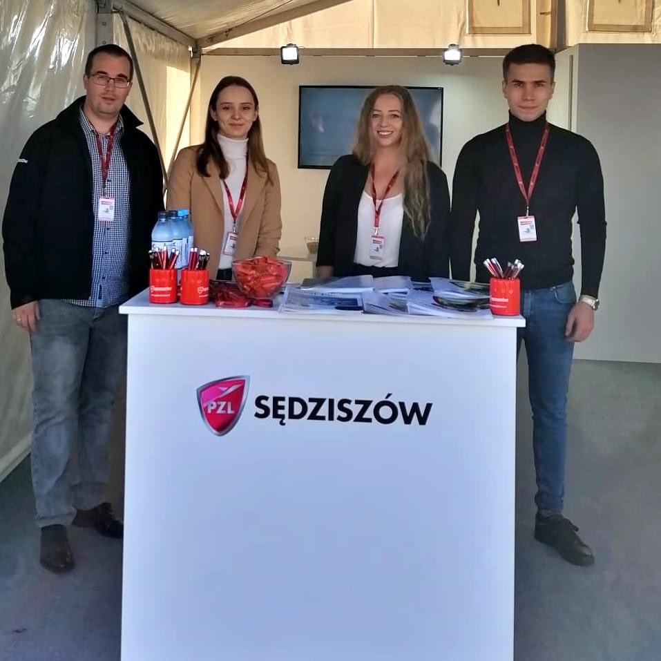 pzl_s's tweet photo. W ten weekend prezentujemy swoją ofertę w Bednarach podczas Agro Show. 

Znajdziecie nas w sektorze C, na stoisku 389. 

Serdecznie zapraszamy! https://t.co/lVINkosEth
