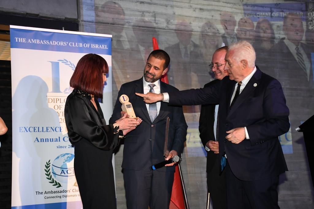 BahrainAmbIsr's tweet photo. I am grateful and privileged to have received the Ambassador of the year award as well as the Diplomat of the Year award from the Ambassadors Club of #Israel. https://t.co/Qcqb8cfgDw