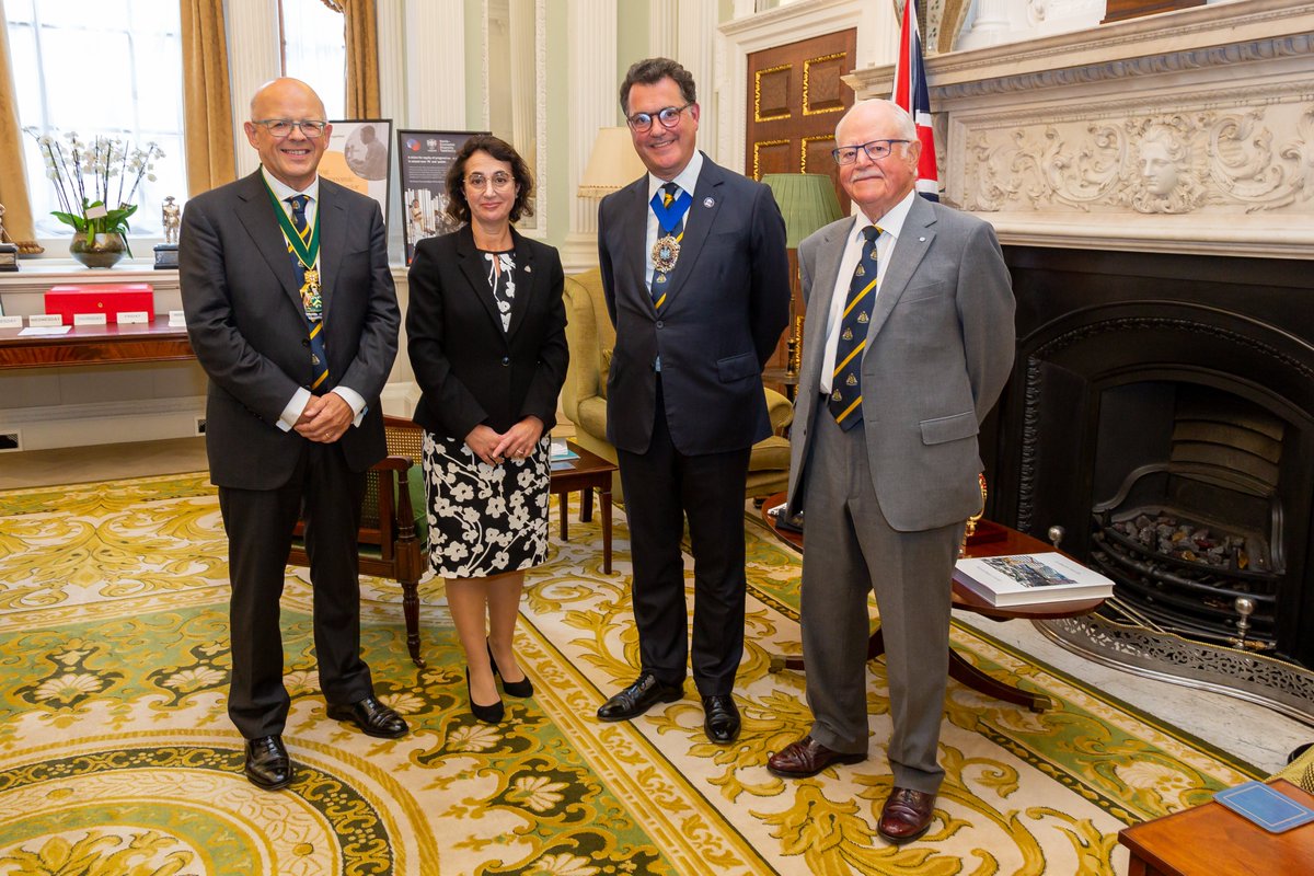 spectaclemakers's tweet photo. Each year the @citylordmayor is presented with spectacles, a symbol of our #craft and broader dedication to #eyecare. Annual eye examinations are of huge importance and help to prevent avoidable sight loss. #FrEYEday #nationaleyehealthweek @myvisionmatters https://t.co/IS7UOhCu6O